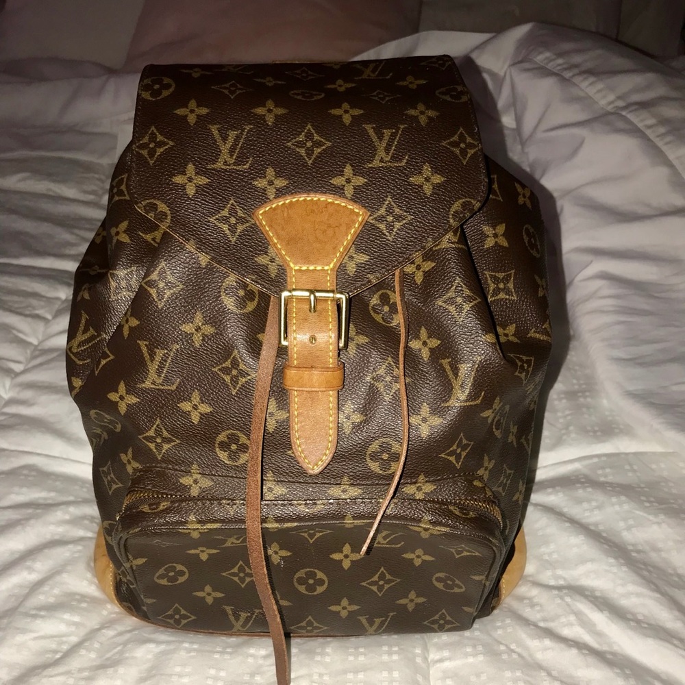Lois Vuitton back Pack (Purse)